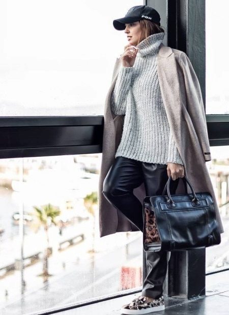 Зимова кепка (71 фото): жіночі хутряні моделі з козирком, бейсболки, з одворотом і вушками, в’язана, з нерпи та шкіри