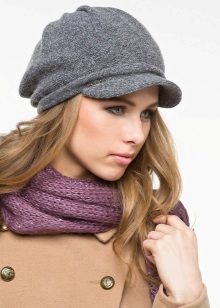 Зимова кепка (71 фото): жіночі хутряні моделі з козирком, бейсболки, з одворотом і вушками, в’язана, з нерпи та шкіри