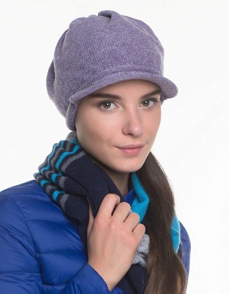 Зимова кепка (71 фото): жіночі хутряні моделі з козирком, бейсболки, з одворотом і вушками, в’язана, з нерпи та шкіри