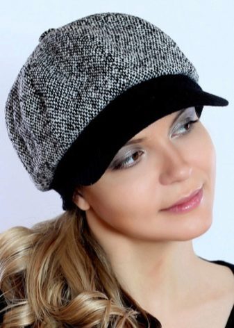 Зимова кепка (71 фото): жіночі хутряні моделі з козирком, бейсболки, з одворотом і вушками, в’язана, з нерпи та шкіри