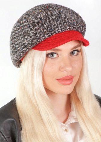 Зимова кепка (71 фото): жіночі хутряні моделі з козирком, бейсболки, з одворотом і вушками, в’язана, з нерпи та шкіри