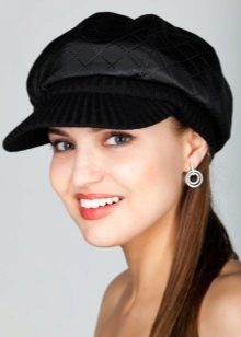 Зимова кепка (71 фото): жіночі хутряні моделі з козирком, бейсболки, з одворотом і вушками, в’язана, з нерпи та шкіри