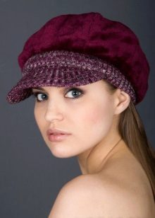 Зимова кепка (71 фото): жіночі хутряні моделі з козирком, бейсболки, з одворотом і вушками, в’язана, з нерпи та шкіри