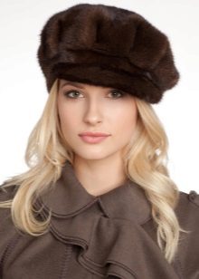 Зимова кепка (71 фото): жіночі хутряні моделі з козирком, бейсболки, з одворотом і вушками, в’язана, з нерпи та шкіри