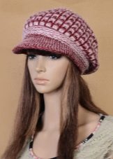 Зимова кепка (71 фото): жіночі хутряні моделі з козирком, бейсболки, з одворотом і вушками, в’язана, з нерпи та шкіри