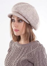 Зимова кепка (71 фото): жіночі хутряні моделі з козирком, бейсболки, з одворотом і вушками, в’язана, з нерпи та шкіри