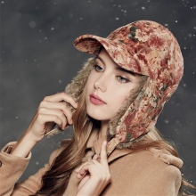 Зимова кепка (71 фото): жіночі хутряні моделі з козирком, бейсболки, з одворотом і вушками, в’язана, з нерпи та шкіри