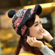 Зимова кепка (71 фото): жіночі хутряні моделі з козирком, бейсболки, з одворотом і вушками, в’язана, з нерпи та шкіри