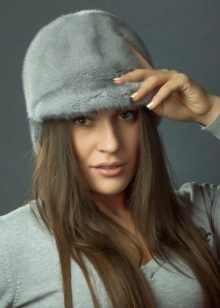 Зимова кепка (71 фото): жіночі хутряні моделі з козирком, бейсболки, з одворотом і вушками, в’язана, з нерпи та шкіри