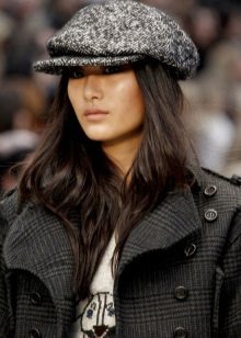 Зимова кепка (71 фото): жіночі хутряні моделі з козирком, бейсболки, з одворотом і вушками, в’язана, з нерпи та шкіри