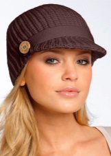 Зимова кепка (71 фото): жіночі хутряні моделі з козирком, бейсболки, з одворотом і вушками, в’язана, з нерпи та шкіри