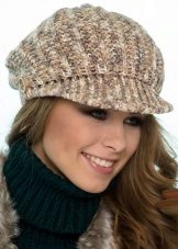 Зимова кепка (71 фото): жіночі хутряні моделі з козирком, бейсболки, з одворотом і вушками, в’язана, з нерпи та шкіри