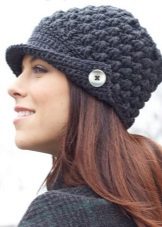 Зимова кепка (71 фото): жіночі хутряні моделі з козирком, бейсболки, з одворотом і вушками, в’язана, з нерпи та шкіри