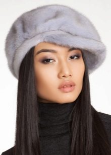 Зимова кепка (71 фото): жіночі хутряні моделі з козирком, бейсболки, з одворотом і вушками, в’язана, з нерпи та шкіри