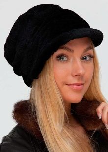 Зимова кепка (71 фото): жіночі хутряні моделі з козирком, бейсболки, з одворотом і вушками, в’язана, з нерпи та шкіри