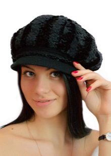 Зимова кепка (71 фото): жіночі хутряні моделі з козирком, бейсболки, з одворотом і вушками, в’язана, з нерпи та шкіри