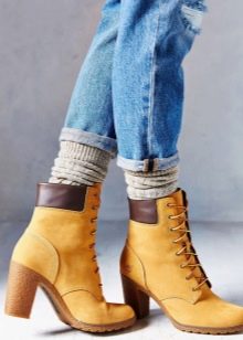 Зимове взуття Timberland: черевики і кросівки з хутром на зиму. З чим носити чорні і білі тімберленди?