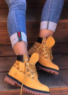 Зимове взуття Timberland: черевики і кросівки з хутром на зиму. З чим носити чорні і білі тімберленди?