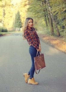 Зимове взуття Timberland: черевики і кросівки з хутром на зиму. З чим носити чорні і білі тімберленди?