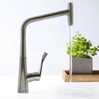 Змішувачі для кухні Hansgrohe (21 фото): моделі кухонних кранів з висувним изливом, колекція змішувачів Focus та інші