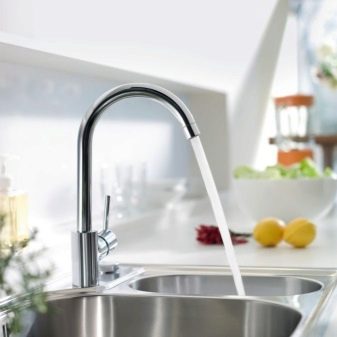 Змішувачі для кухні Hansgrohe (21 фото): моделі кухонних кранів з висувним изливом, колекція змішувачів Focus та інші
