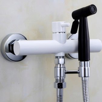Змішувачі для раковини з гігієнічним душем: для накладного умивальника, високі і одноважелі, бронза і білі, Grohe та інші бренди