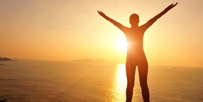 Значення жовтого кольору: як характеризується в психології людини і що символізує в одязі жінки?