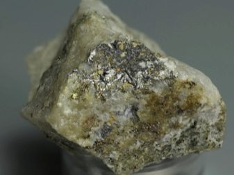Золото з каменю (21 фото): як добути золото з каменю в домашніх умовах? В яких каменях міститься і як виглядає? Афінаж з піриту
