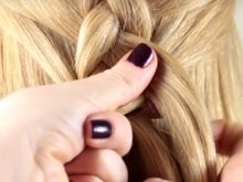 Зворотна коса (89 фото): як плести косички навиворіт? Покрокова інструкція плетіння кіс навиворіт на довгі і короткі волосся